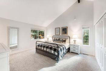 Sleeps 24+, 7 bd 4 bth, Hot tub, SHARC, Golf, Sunriver (photo 3)