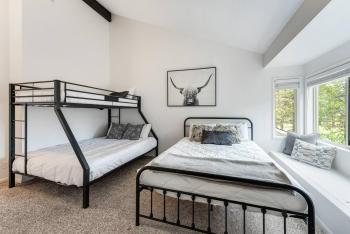 Sleeps 24+, 7 bd 4 bth, Hot tub, SHARC, Golf, Sunriver (photo 4)