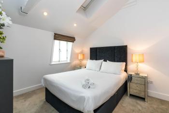 A Stunning Three Bedroom Home in Mayfair, Londýn (fotografie 3)