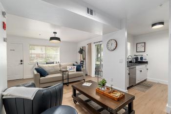 Modern & Stylish Condo Near UF, Shands & VA, Gainesville (zdjęcie 5)