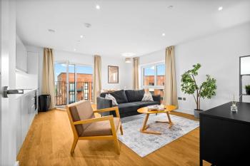Luxury 2 Bedroom Apartment - Juliet Balcony - Fast WiFi - Netflix 706SW, Birmingham (photo 5)