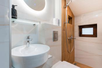 Urban Five #5 - Stylish One-bedroom apartments with Kitchen & Parking, Veliko Tărnovo (fotografie 4)