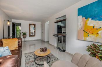 Maravilloso apartamento en El Poblado con parqueadero, Medellín (fotografie 2)