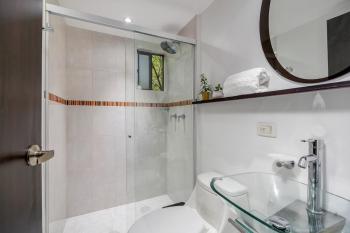 Maravilloso apartamento en El Poblado con parqueadero, Medellín (fotografie 4)