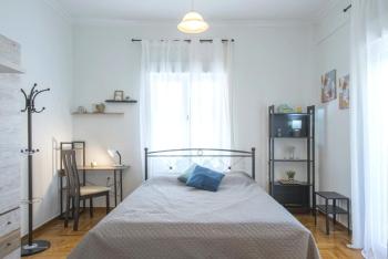 Spacious Sunny Apartment, Афины (фото 2)