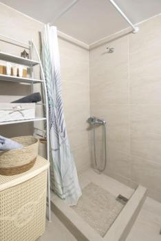 Spacious Sunny Apartment, Афины (фото 4)