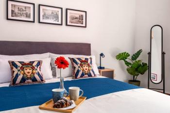 Elegant Two-Room Apartment with Balcony & Suite, Palermo (photo 2)