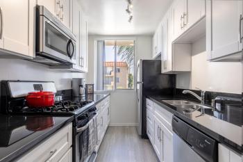 Brentwood 2BR w Outdoor Pool nr shops LAX-146, Los Angeles (fotografie 4)