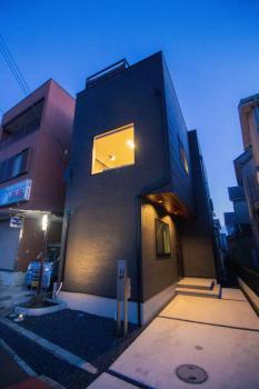 1棟貸し 最大7名 屋上ジャグジーで極上体験 和室と広々リビングで快適ロングステイ, Kizu (photo 2)