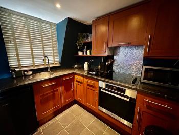 Stylish City Centre Apartment, Bath (photo 4)