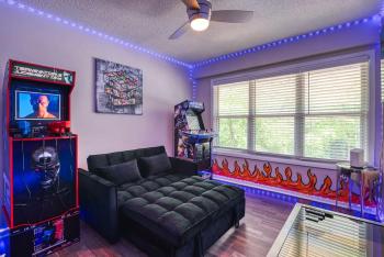 The Showtime Pad - Game Room - Pool Table - Fireplace, Atlanta (Foto 4)
