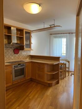 A large 1 bedroom apartment with an available private parking, Прага (фото 3)