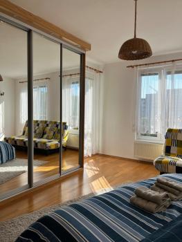 A large 1 bedroom apartment with an available private parking, Прага (фото 4)