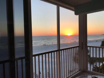 Full beachfront Condo - Gulf view- Sunsets - Pool - Chairs, Siesta Key (photo 3)