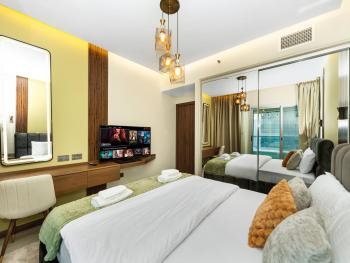 Stylish 1BHK Balcony with Canal View Near Shoba Metro Station, Dubai (photo 5)