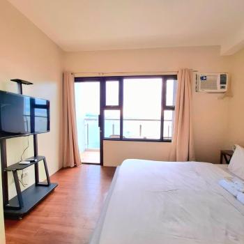 STAYLUXIA - MANILABAYVIEW - Luxury and Superior Suites with, Balcony -except Studios- Pool, Netflix & Gym- Housekeeping Available -, Manila (Foto 5)