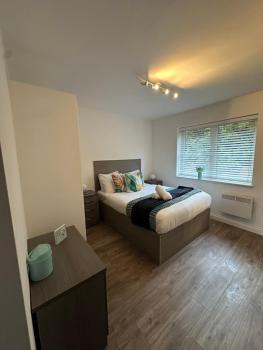 Spacious 2 Beds with Gated Free parking WIFI,NETFLIX No Deposit Required, Birmingham (photo 5)