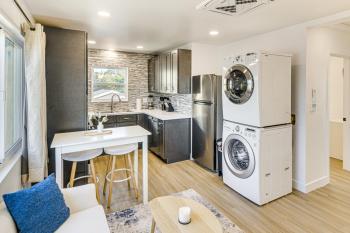 4 Mi to SoFi Stadium Pet-Friendly LA Area Home, Los Ángeles (foto 2)