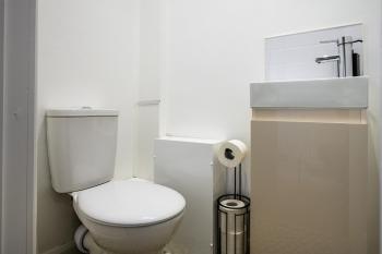 Droylsden Eden - Next to Tram - Free Parking Near Coop- Live & Etihad Stadium, Manchester (photo 3)