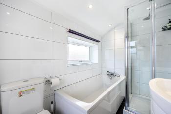 Droylsden Eden - Next to Tram - Free Parking Near Coop- Live & Etihad Stadium, Manchester (photo 4)