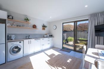 Modern, Sunny, Central, Motueka (photo 2)