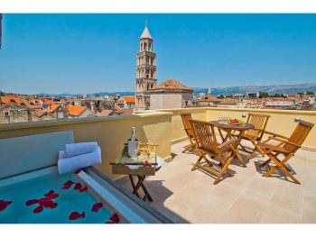 Terazza Grande in Diocletian Tower, Split (Foto 2)
