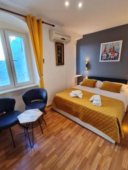 INCHY ACCOMMODATION - Deluxe Rooms & fully equipped kitchen in Diocletian's Palace, Split (photo 5)