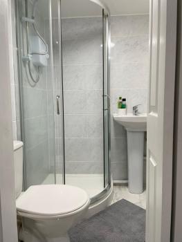 2 Bed Apartment-Parking -walk to city centre -birmingham, Birmingham (fotografie 2)