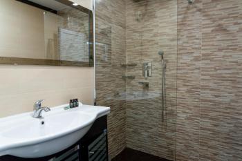 2 BDR Cozy Downtown Apt I Mall, Park, Subway, София (фото 5)