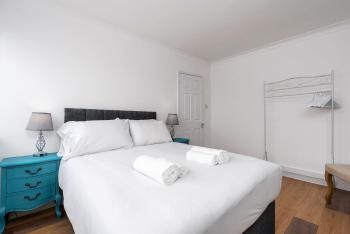 Chic 3 BR Home with Balcony & Free Parking, Leeds (foto 5)
