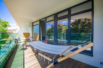 Family Apartment with 2 bedrooms, huge balcony, Free parking, 10 minutes walk to Main Square and Kazimierz District, Cracovia (foto 4)
