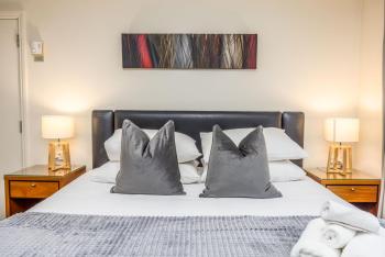 Highrise studio apartment w/ AC, Pool & Gym in Auckland CBD, Окленд (фото 4)