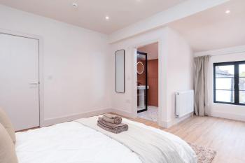 6-Bedroom, 6-Bathroom Contractor Home, Manchester (fotografie 3)