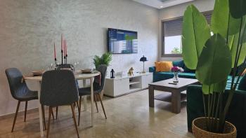 Bright 2BR Apartment in Maarif - Sunny Terrace, Fast WiFi & Private Parking, Касабланка (фото 3)