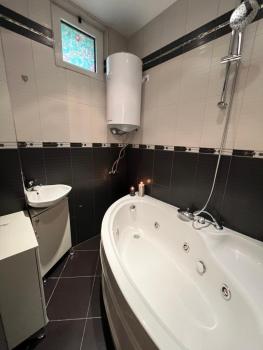 Cozy 1BDR with Jacuzzi and WiFi near Vitosha BLVD, Sofia (Foto 3)
