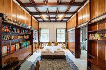 Homely Berlin - Library Style , Wooden Walls , Spacious , Friedrichshain, Berlin (Foto 2)