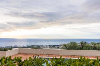 NICE luxury residence, Garden level with sea view and swimming pool, 2bedroom apartment of approximately 85 square meter and private garden, Nice (fotografie 2)
