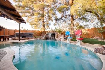 1-Acre Las Vegas Getaway: Pool, Spa & Tennis Court, Las Vegas (foto 2)