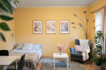 Center of city apartments, bus station 1min, airport 5 min, Tallinn (photo 4)