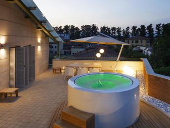 Apartment in Lucca with Jacuzzi and Terrace, Lucca (fotografie 3)