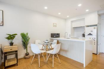 2-Bedroom Apartment Located Opposite UP Education, Окленд (фото 4)