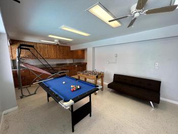 Big 4 Bedroom Property with a Pool, Las Vegas (photo 2)