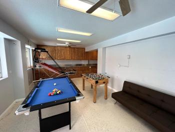 Big 4 Bedroom Property with a Pool, Las Vegas (photo 5)