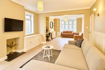 Stunning 5 bed house in enviable location, Bath (photo 2)