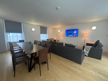 Squarezzz - Group Accommodation, Edinburgh (photo 4)