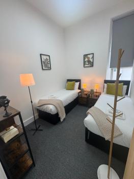 Squarezzz - Group Accommodation, Edinburgh (photo 2)