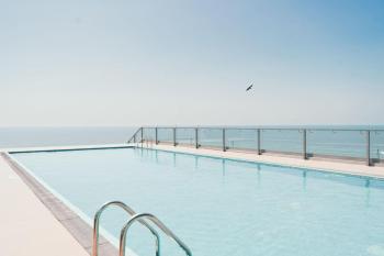 Beachside Studio with King Bed, Rooftop Pool Gym, Negombo (photo 3)