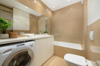 Cozy Apartment Wrocław with Garage Access by Noclegi Renters, Breslau (Foto 4)
