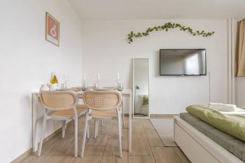 Schönes Apartment mit Parkplatz & 24h CheckIn 2, Kolín nad Rýnem (fotografie 3)