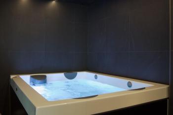2ndhomes Suite with Sauna & Jacuzzi in Kamppi, Helsinki (photo 3)